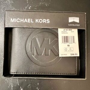 Michael Kors Billfold Wallet, Embossed logo, ⭐️⭐️New in Box!